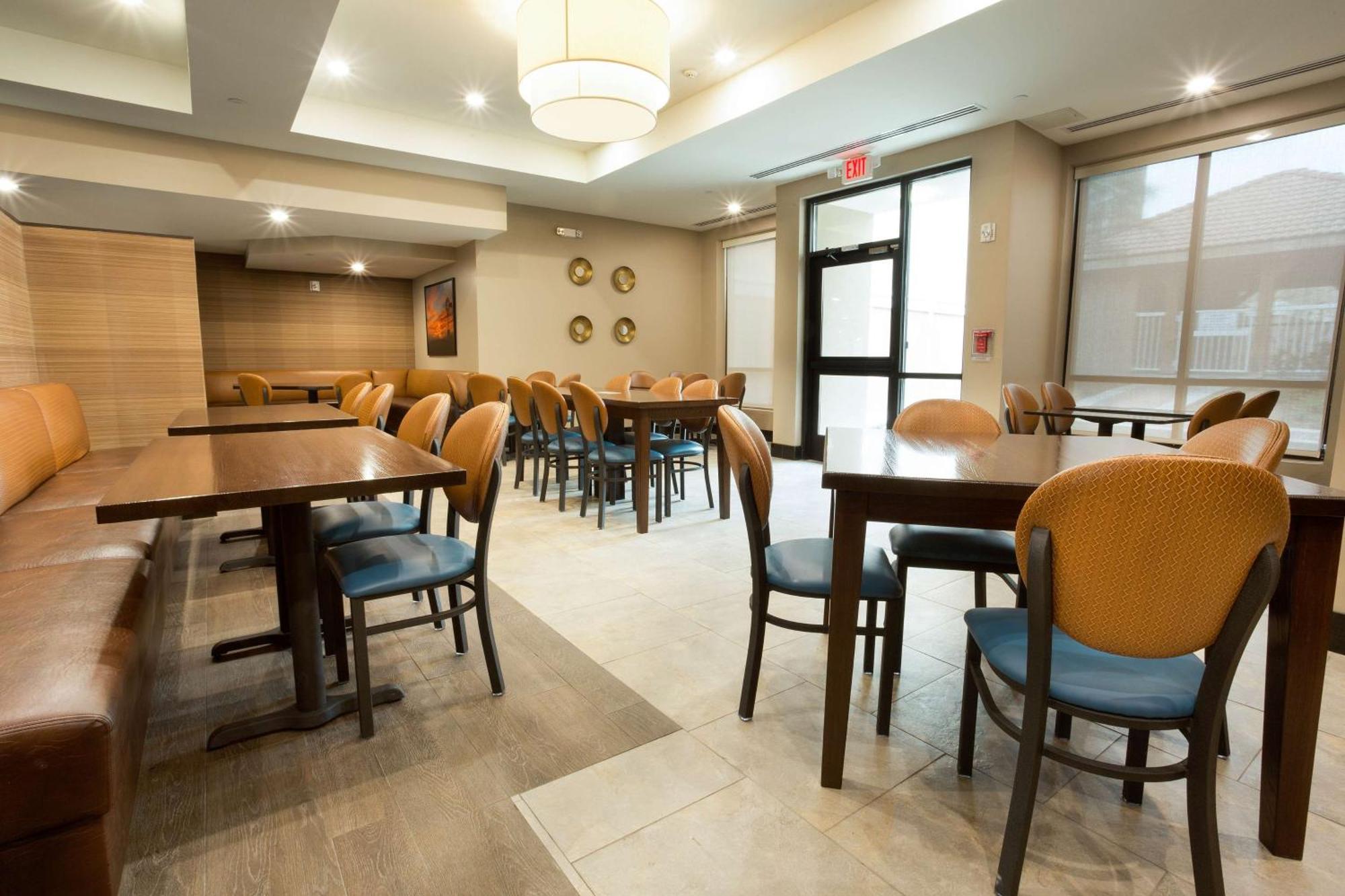 Drury Inn & Suites マッカレン エクステリア 写真