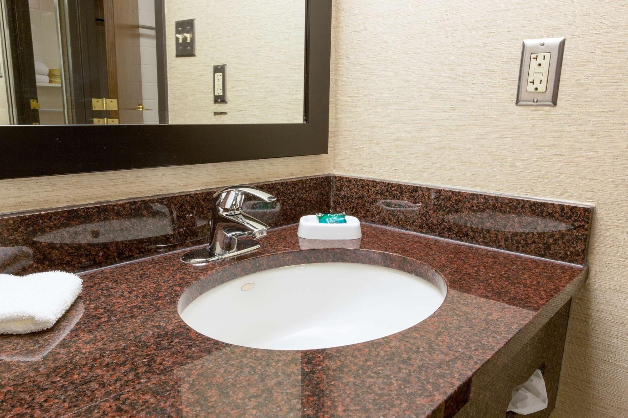 Drury Inn & Suites マッカレン エクステリア 写真